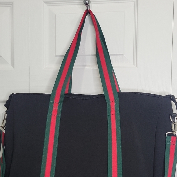 Black and Red Travel Bag with Sporty Design - Picture 4 of 10